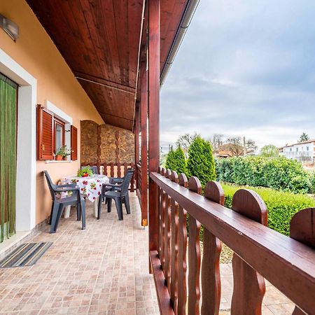 Amazing Apartment In Krnica With Kitchen Ngoại thất bức ảnh
