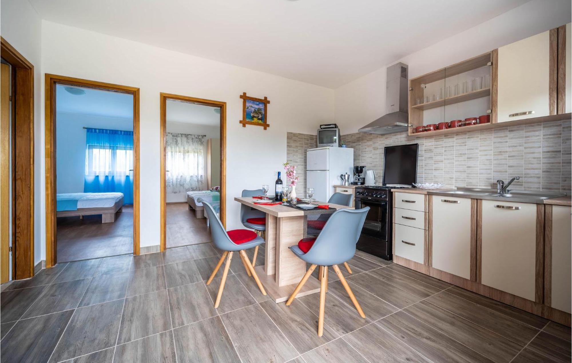 Amazing Apartment In Krnica With Kitchen Ngoại thất bức ảnh